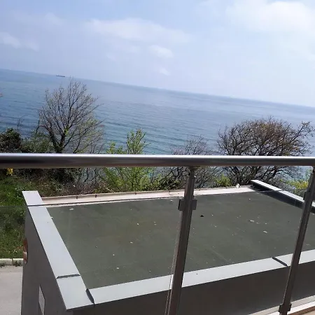 Silver Byala: Beachfront Panorama With Parking Apartment *