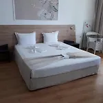 Silver Byala - първа линия, морска панорама с два басейна и осигурен паркинг Апартамент Бяла