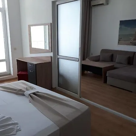 Silver Byala: Beachfront Panorama With Parking Apartment