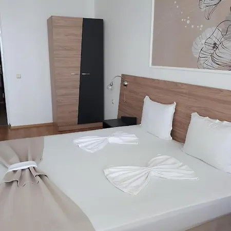 Silver Byala - първа линия, морска панорама с два басейна и осигурен паркинг Apartman Bjala