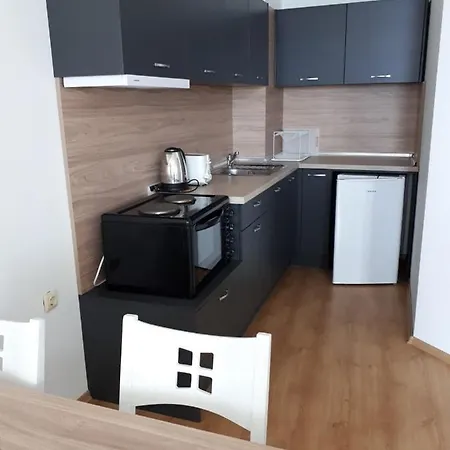 Apartman Silver Byala - първа линия, морска панорама с два басейна и осигурен паркинг