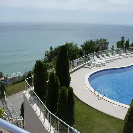 Silver Byala - първа линия, морска панорама с два басейна и осигурен паркинг *