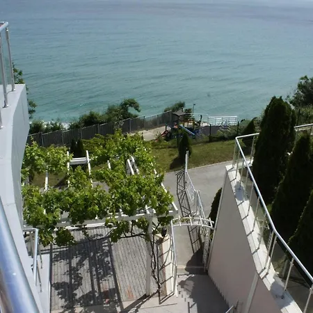 Silver Byala: Beachfront Panorama With Parking Apartment