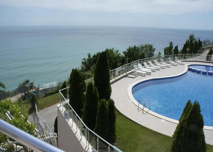 Silver Byala - първа линия, морска панорама с два басейна и осигурен паркинг *