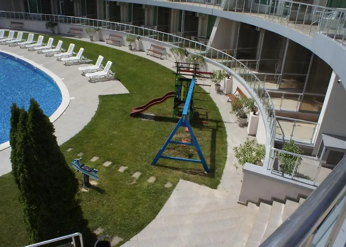 Silver Byala - първа линия, морска панорама с два басейна и осигурен паркинг